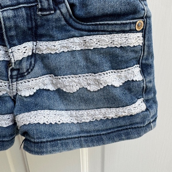 NWOT Cat & Jack 4T Girls Blue Denim Shorts with White Lace - Picture 3 of 6